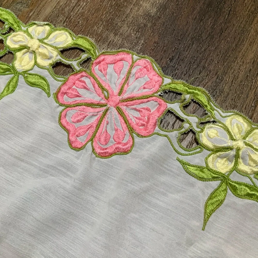 Vintage Embroidered Floral Design Tablecloth